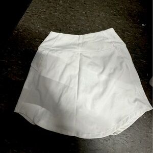 White lined tennis skirt